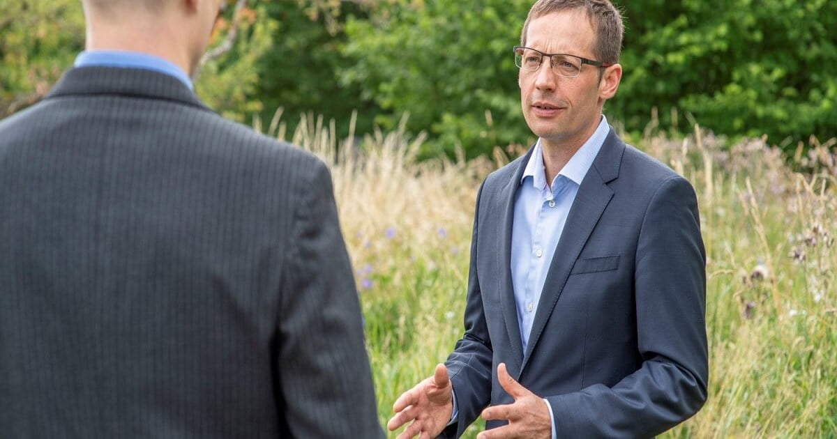 cenosco's ceo jan poulsen having a conversation with an interviewer