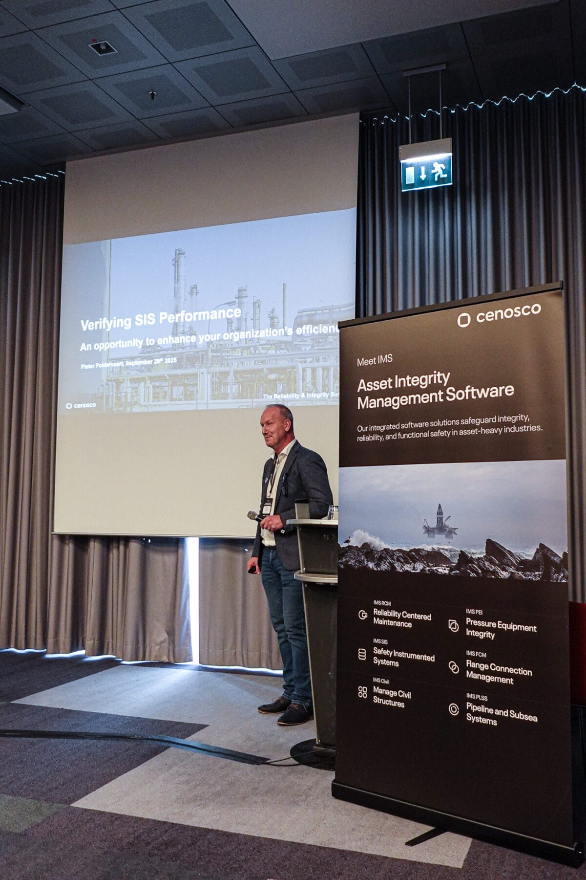 pieter poldervaart presenting at the summit